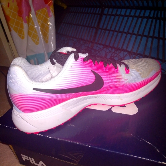 Nike White and Pink brand-new ladies Nike sneakers - Picture 2 of 3